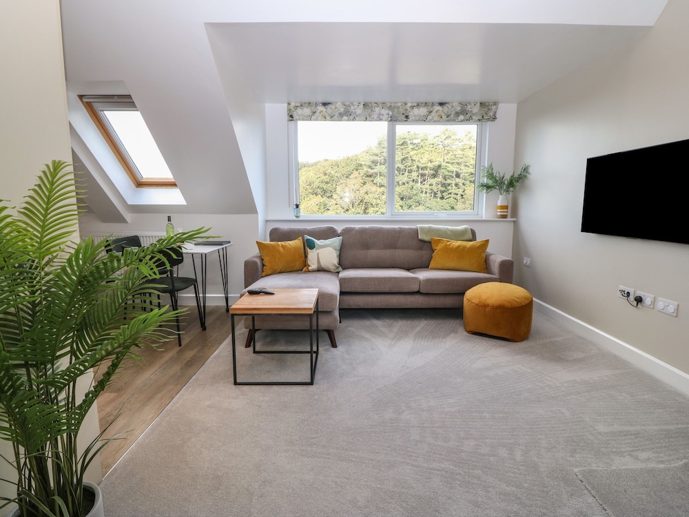 Apartment 16 — 4-Star Luxury Hotel in Y Felinheli, United Kingdom