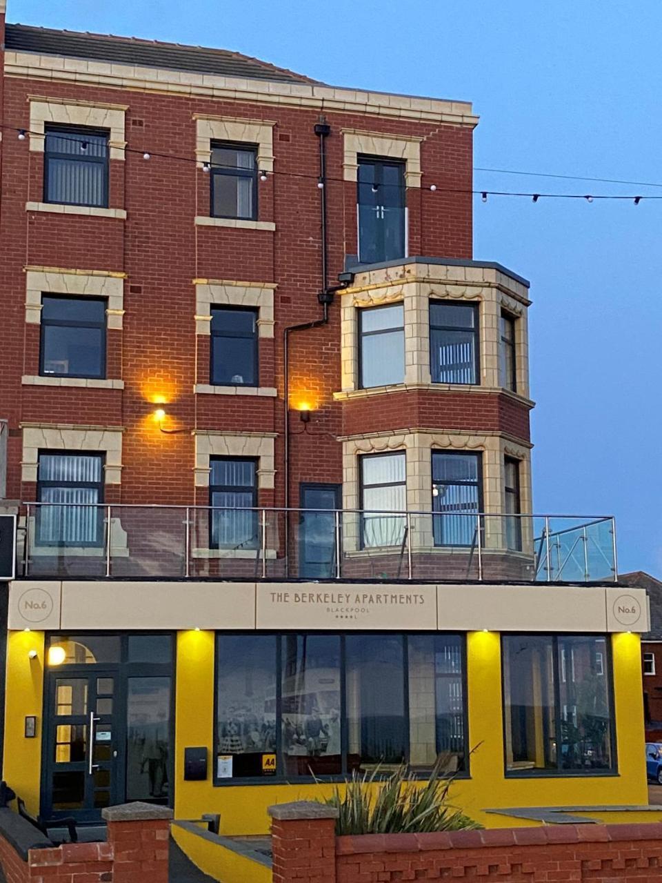 Granada Apartments Berkeley — 4-Star Luxury Hotel in Blackpool, United Kingdom