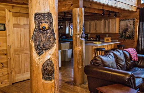 Wolfsong Lodge Five Bedroom Cabin — 4-Star Luxury Hotel in Sevierville, United States