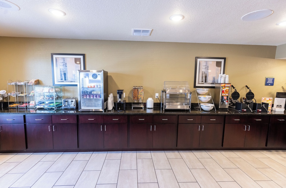 Cobblestone Inn & Suites Winters - photo 86