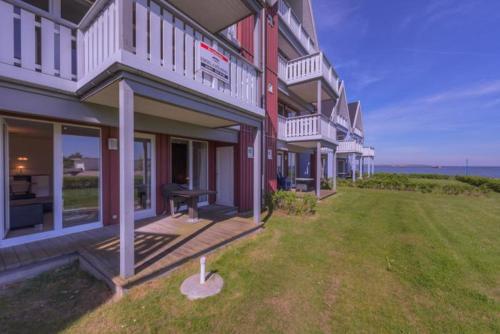 Gartendeck 412 — 4-Star Luxury Hotel in Rechlin, Germany