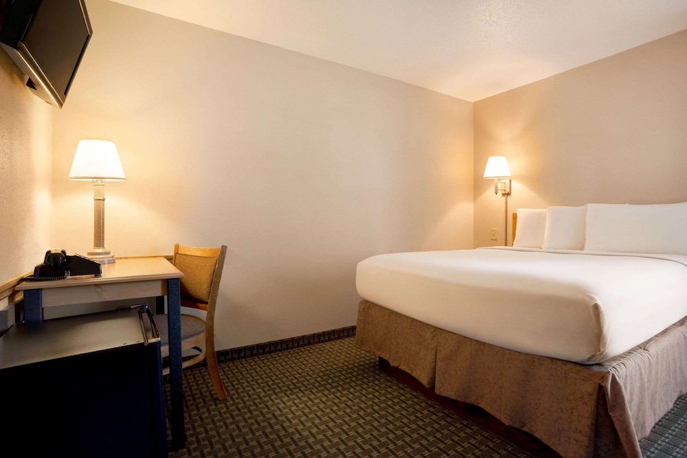 Travelodge by Wyndham Edgemont - photo 30