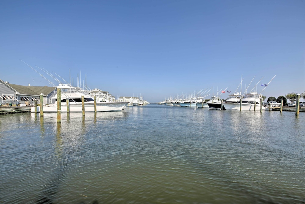 Manteo Waterfront Resort Home with 30 Ft Dock - photo 16