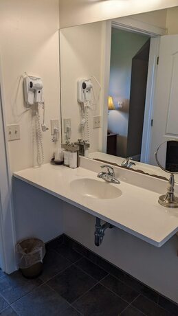 The Meadowlark Inn - photo 4
