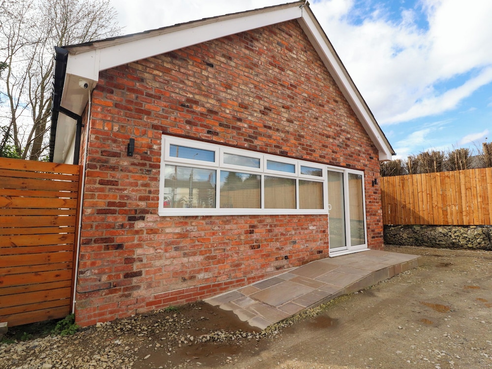 The bungalow at 46 Church St — 4-Star Luxury Hotel in Chorley, United Kingdom