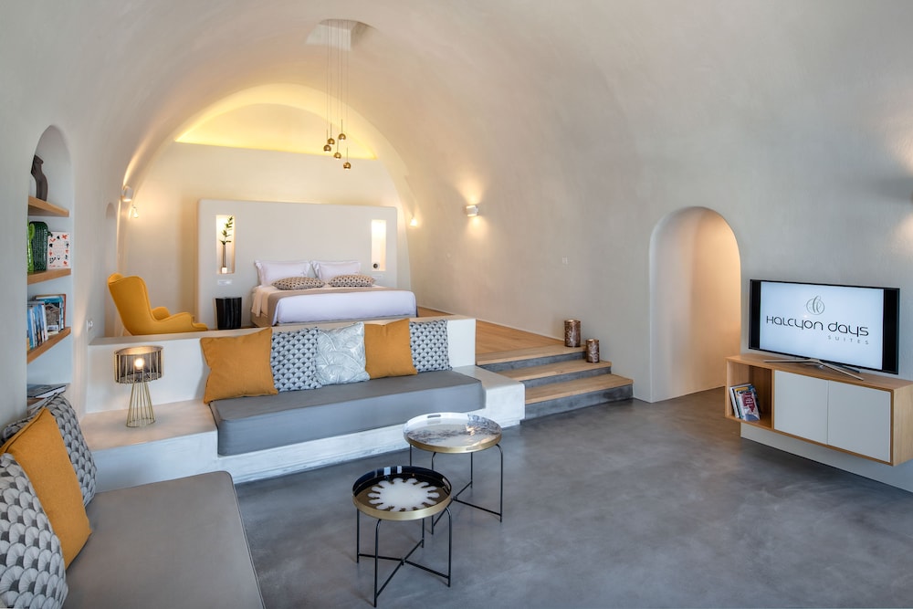 Halcyon Days Suites — Pyrgos — photo 2