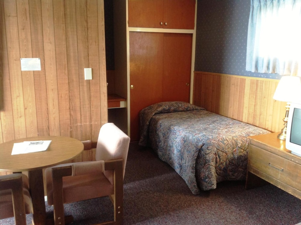 Bridgeport Inn - photo 11