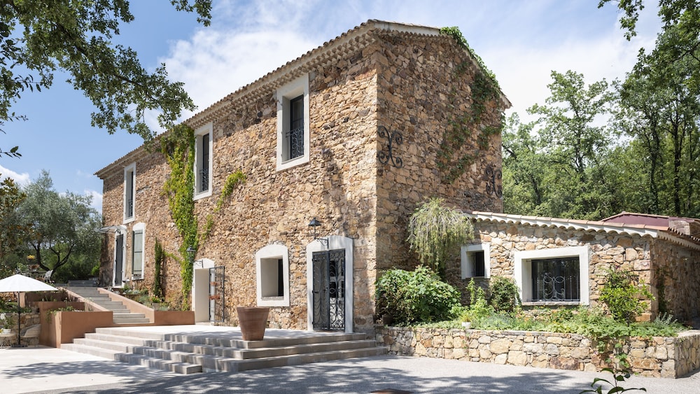 La Bastide de l'Endre - carbon neutral hotel in Callas