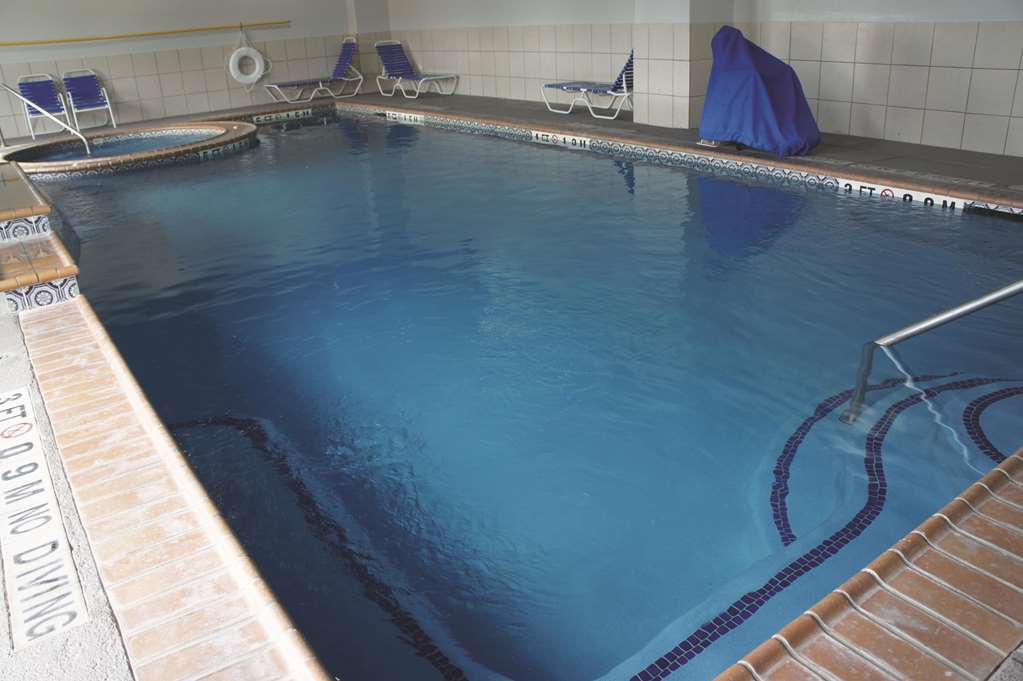 La Quinta Inn & Suites by Wyndham Orange - photo 11