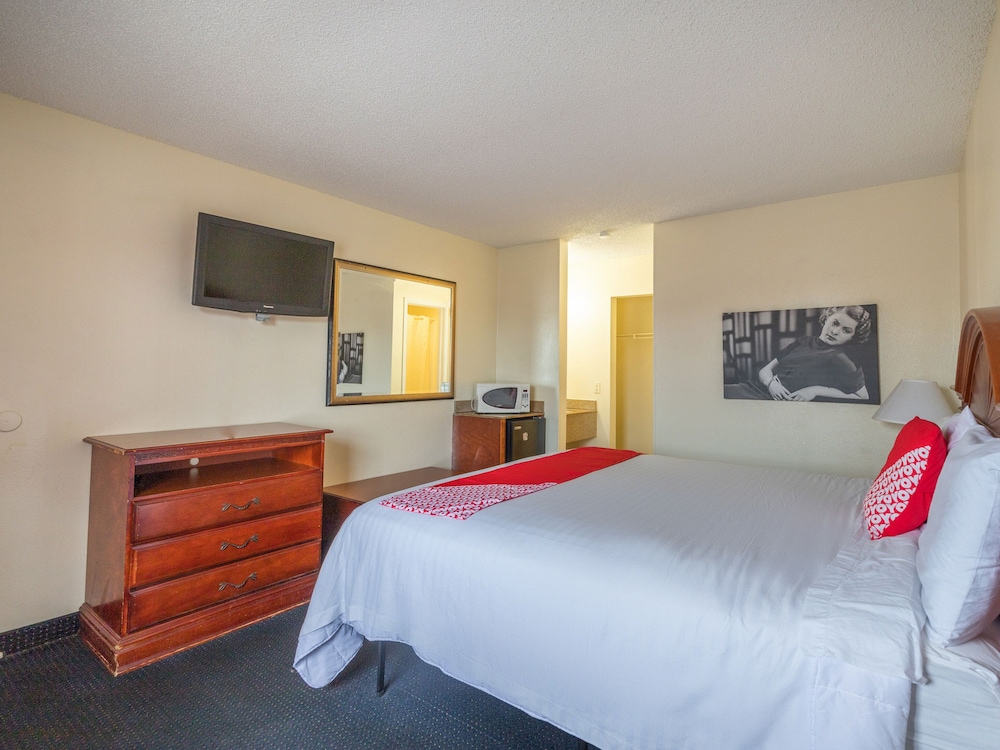 OYO Hotel San Antonio Lackland near Seaworld - photo 7