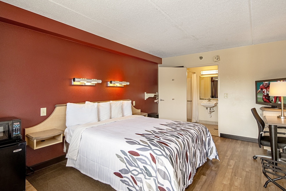 Red Roof Inn Canton - photo 9