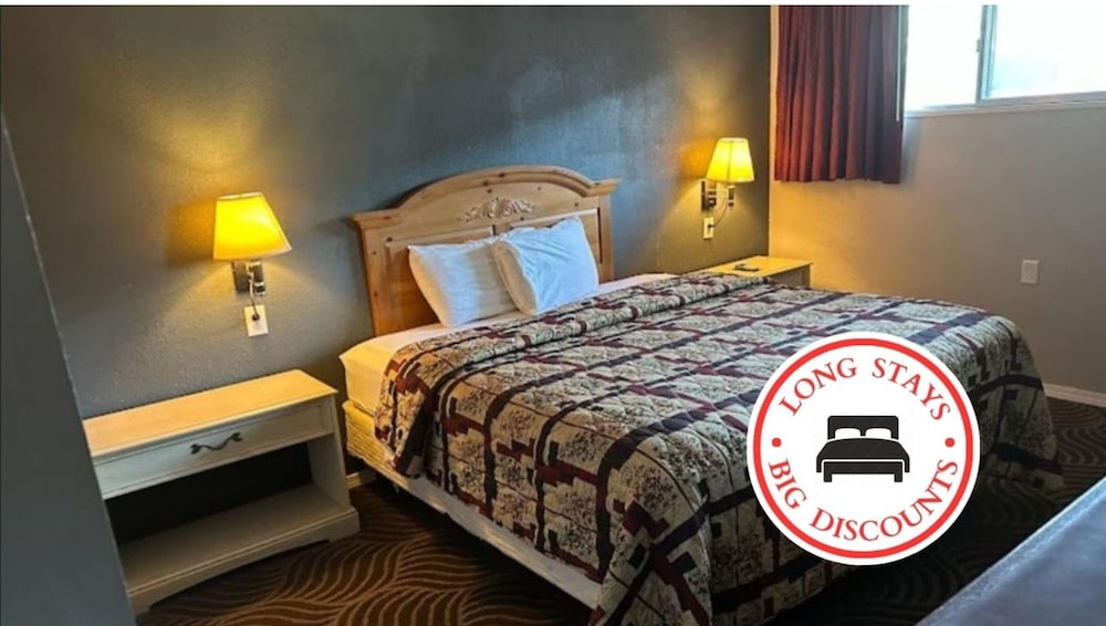Love Hotels Western Holiday by OYO at Harlan Lake NE - photo 2