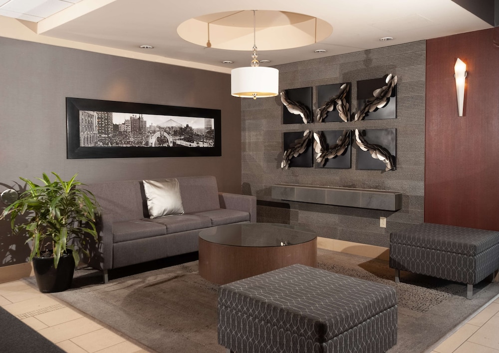 DoubleTree by Hilton Hotel Cleveland Downtown Lakeside - photo 3