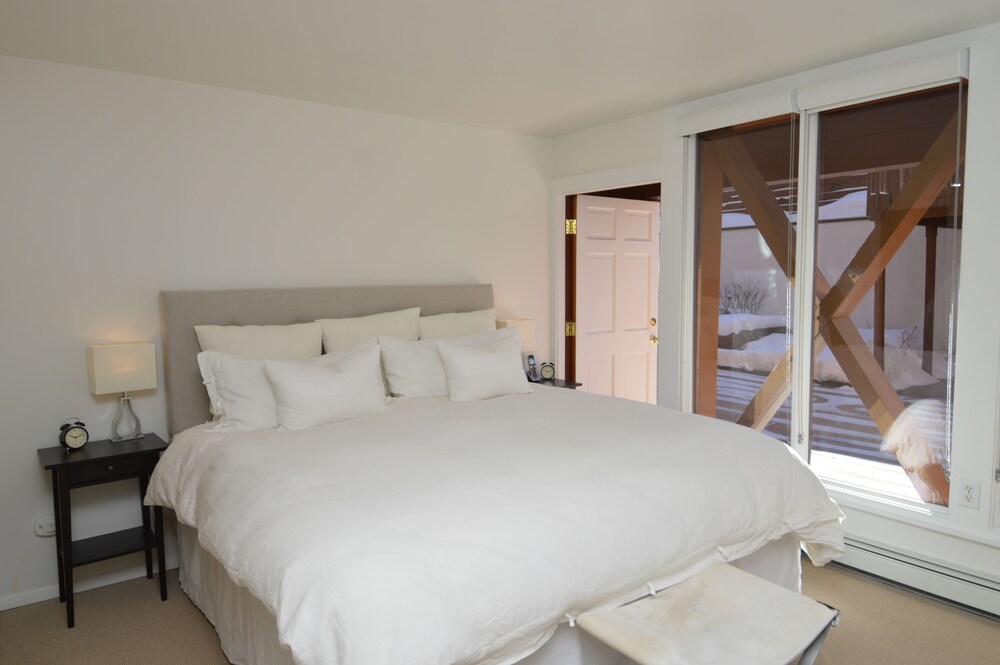 Old Hundred by Frias Properties - photo 5