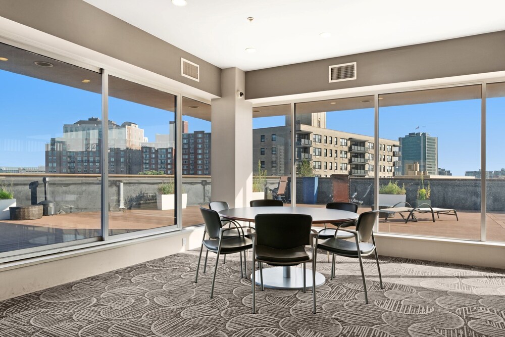 Global Luxury Suites on Prospect Street - photo 37