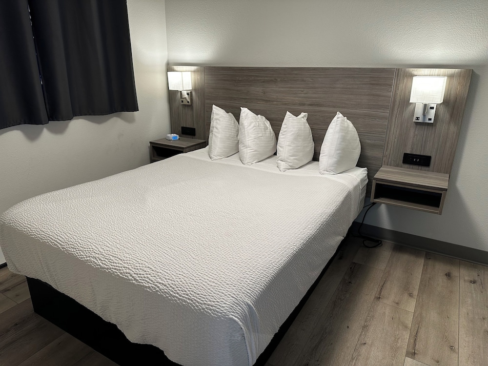 West Beach Suites - photo 25