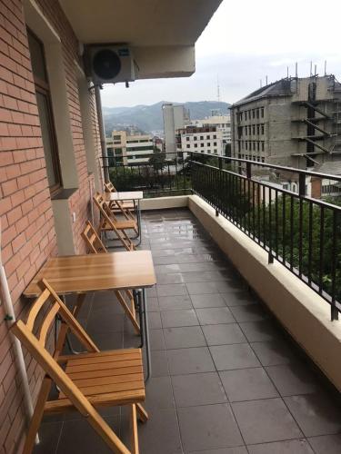 5 Rooms near 300 Aragveli metro station