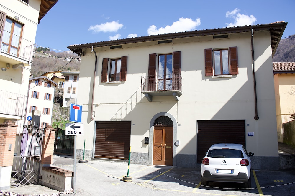 La Casa Sul Sasso In town serviced accommodations — 4-Star Luxury Hotel in Dervio, Italy