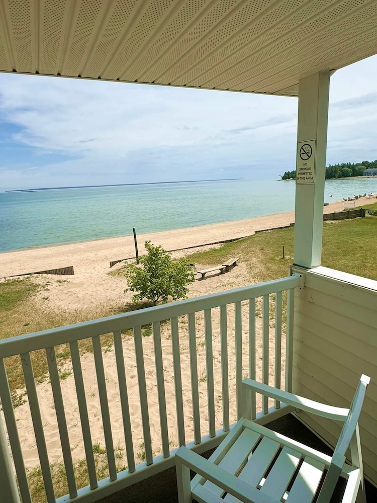 Beachcomber of Mackinaw - photo 92