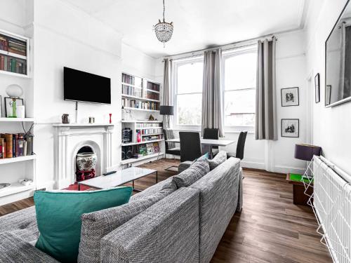 Spacious London Flat Near Primrose Hill & Camden Pass the Keys — 4-Star Luxury Hotel in London, United Kingdom