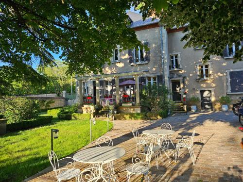 Chambres d'Hôtes Côté Parc Côté Jardin — 4-Star Luxury Hotel in Nevers, France