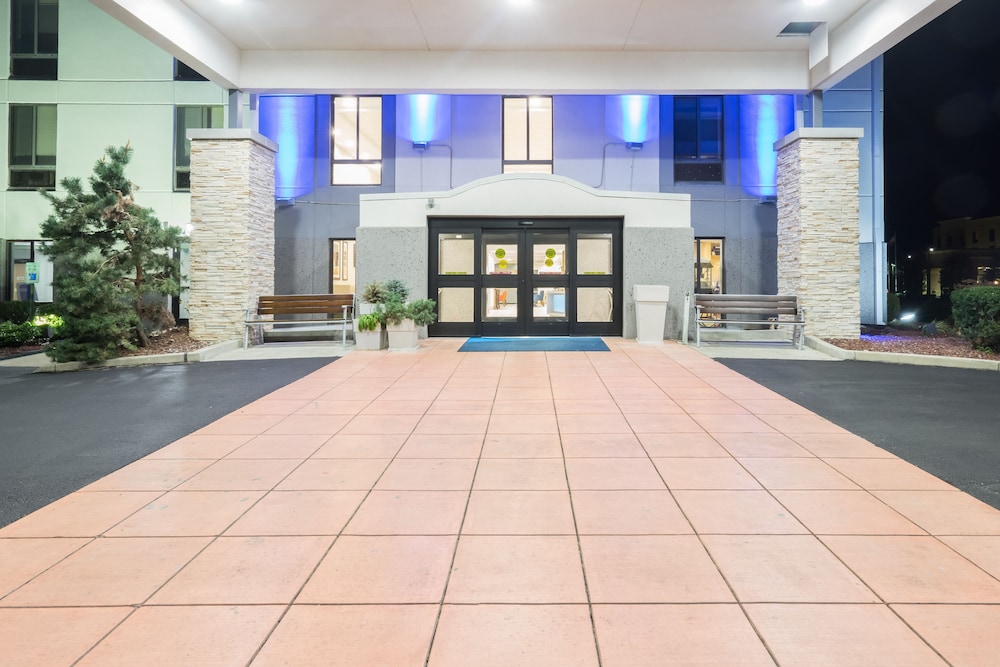 Holiday Inn Express Hotel & Suites Louisville East by IHG - photo 41