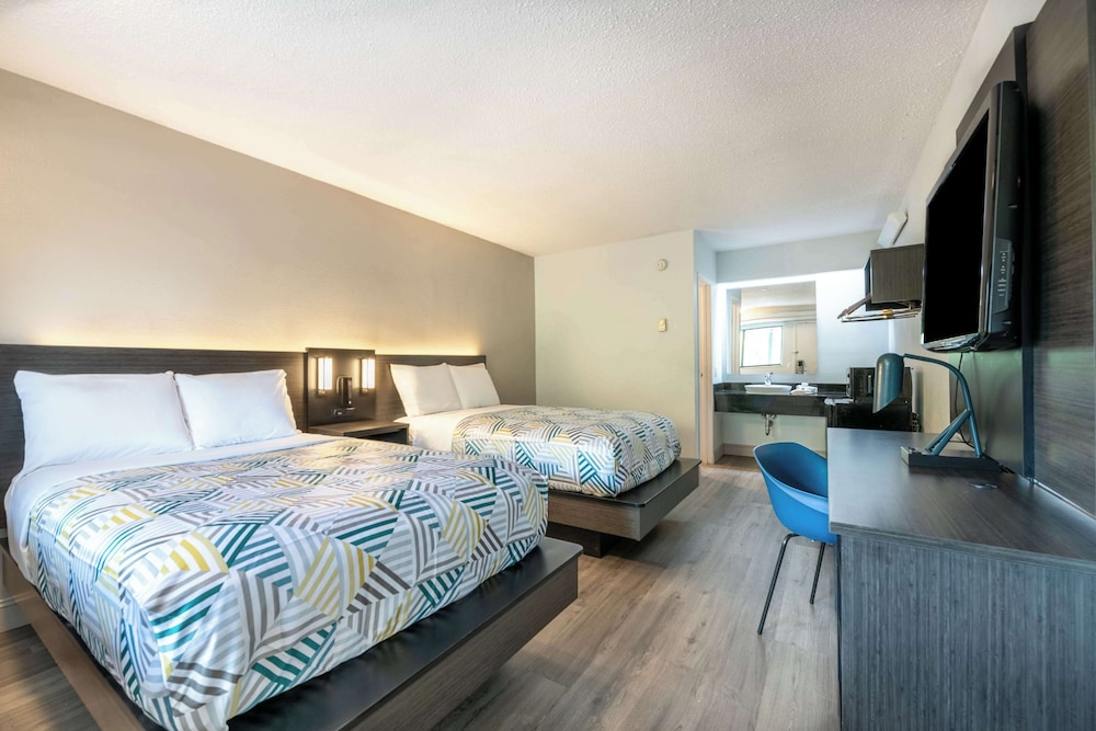 Motel 6 Charlotte NC Coliseum - photo 4