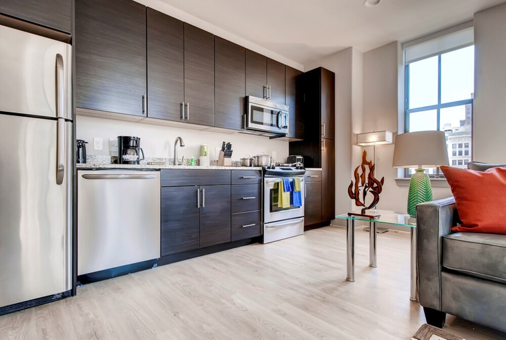Global Luxury Suites At Light Street - photo 7