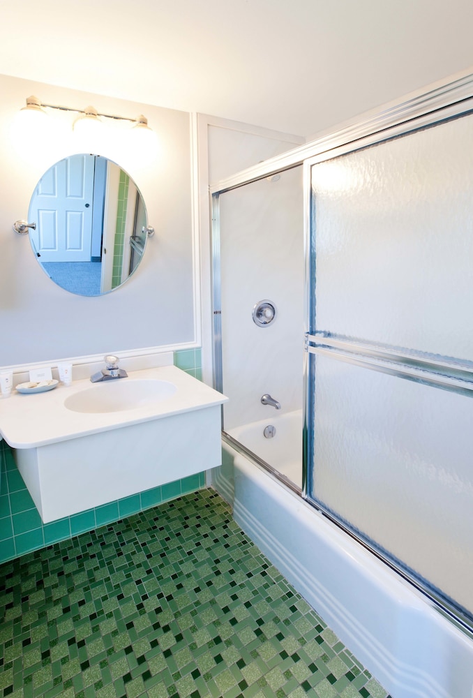 Seaglass Inn & Spa - photo 18