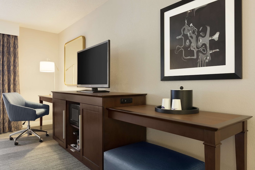 Hampton Inn & Suites Nashville Downtown - photo 24