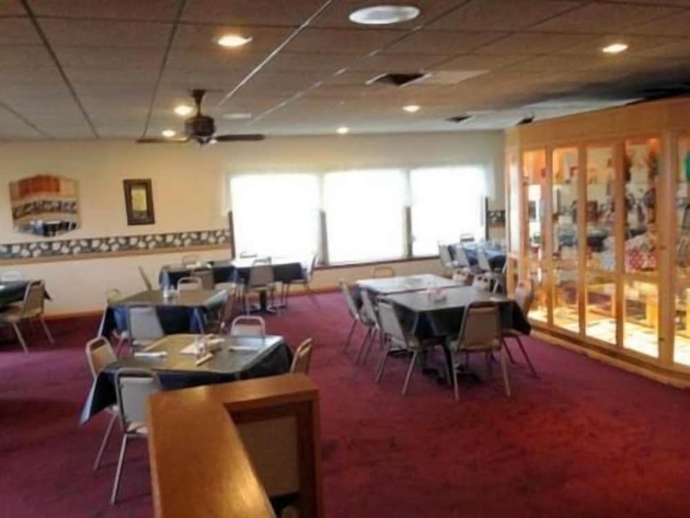 Cedar Inn - photo 13