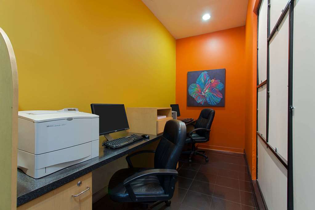 Ramada by Wyndham Tampa Westshore Airport South - photo 44