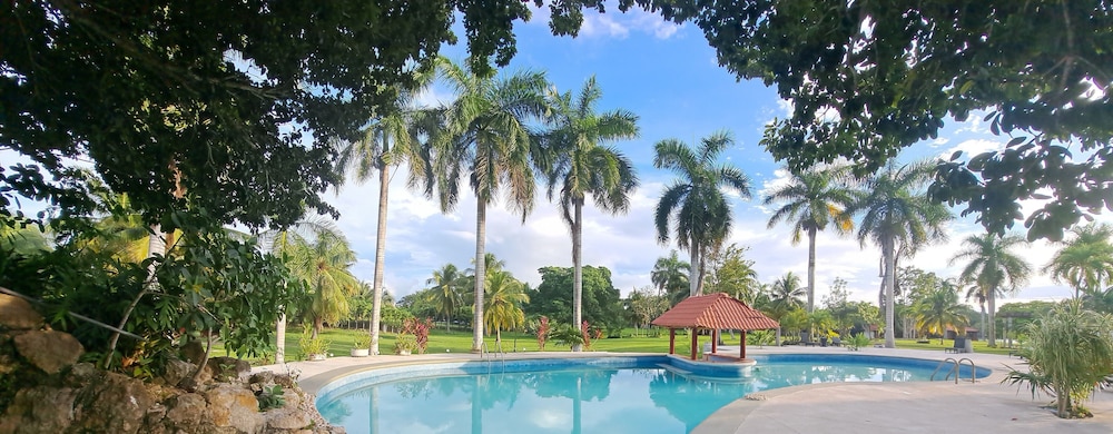 Xanthus Hotel — hotel near Corozal Airport
