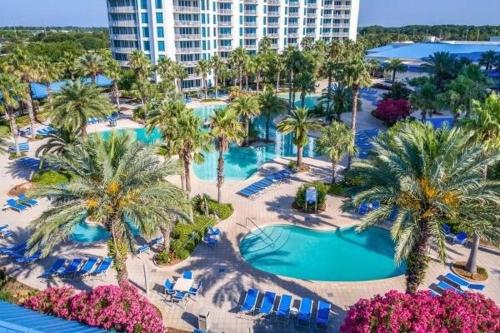 5 Star Resort 2BR 2 BATH King Suite Shuttle Pools Across from Beach 2208 in Destin, United States
