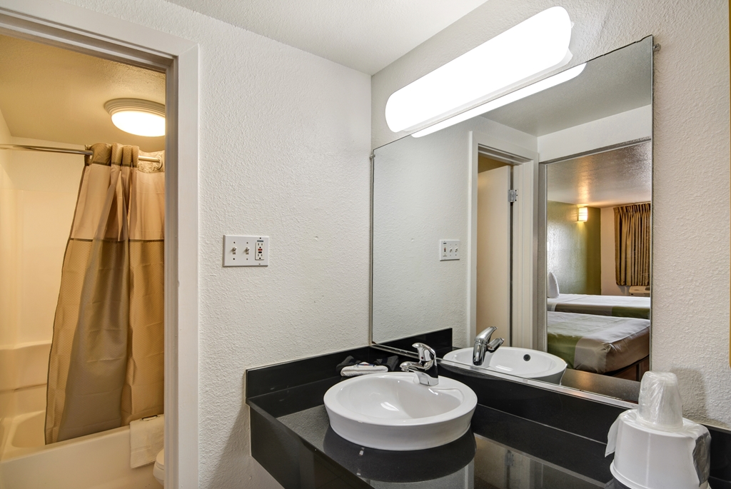 Motel 6 Dallas TX Forest Lane - photo 20