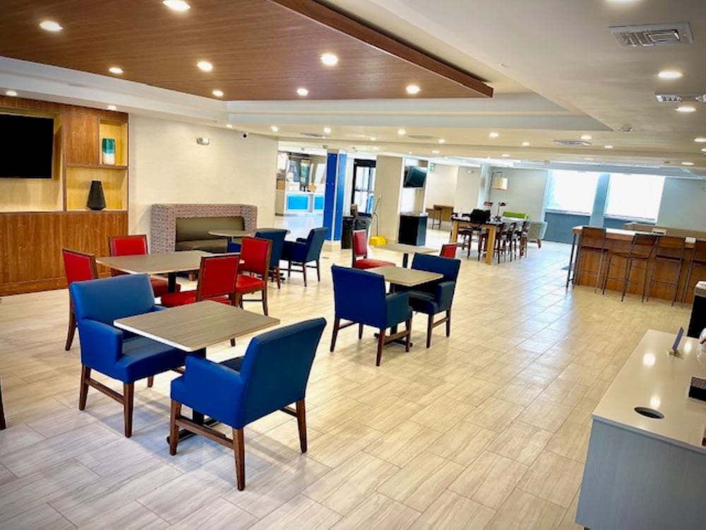 Holiday Inn Express Fall River North by IHG - photo 18