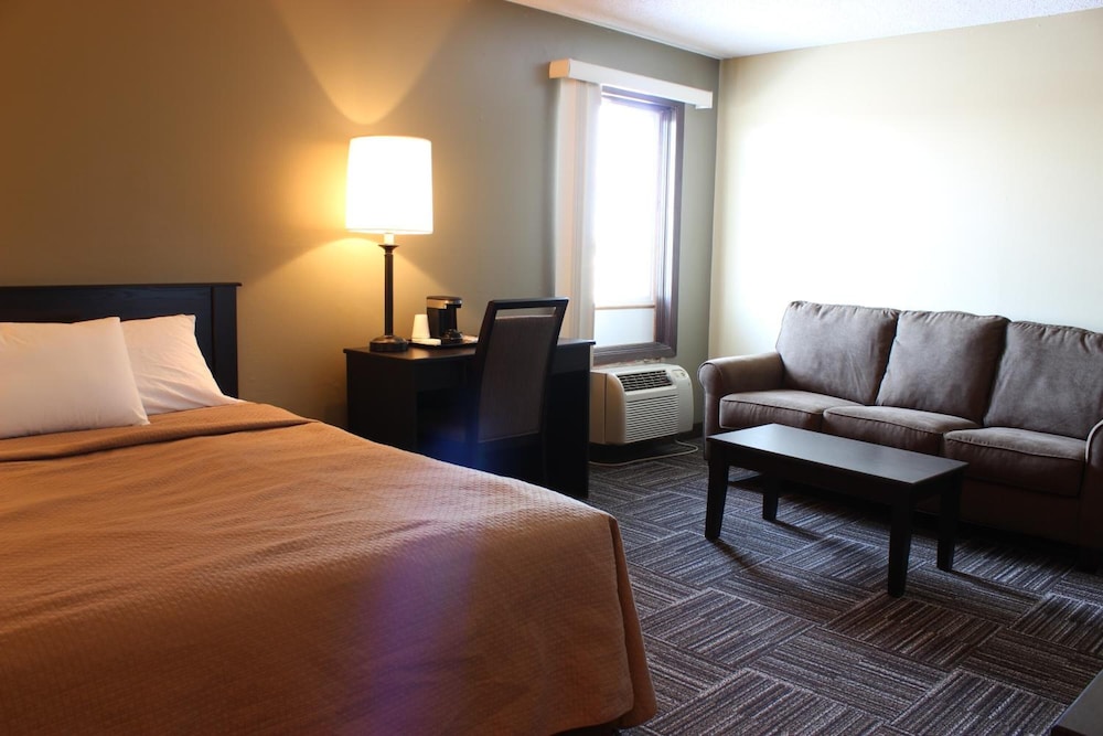 Sunlac Inn Devils Lake - photo 16