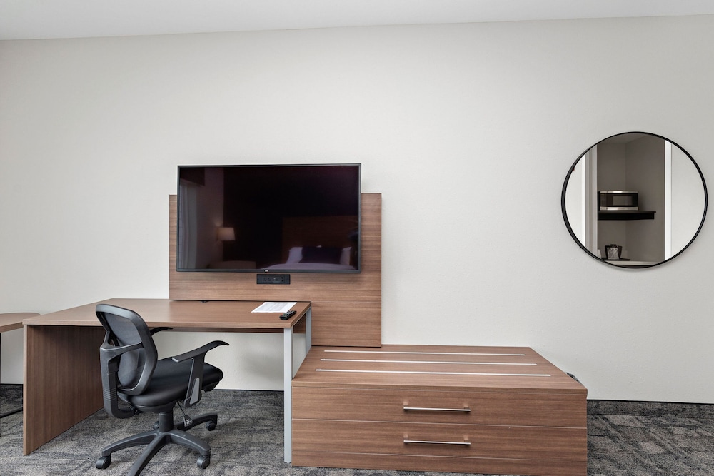 Holiday Inn Exp Parkville - photo 38