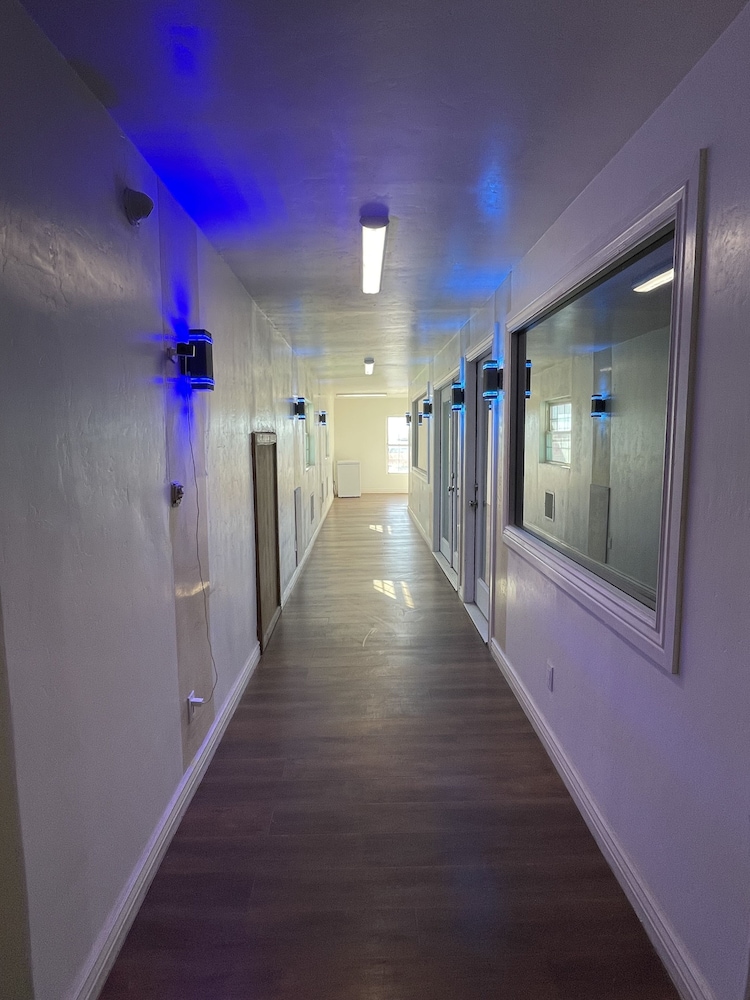 Alien Residence Inn - photo 15