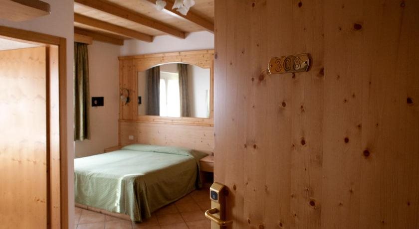 Agritur Scoiattolo — hotel in Coredo