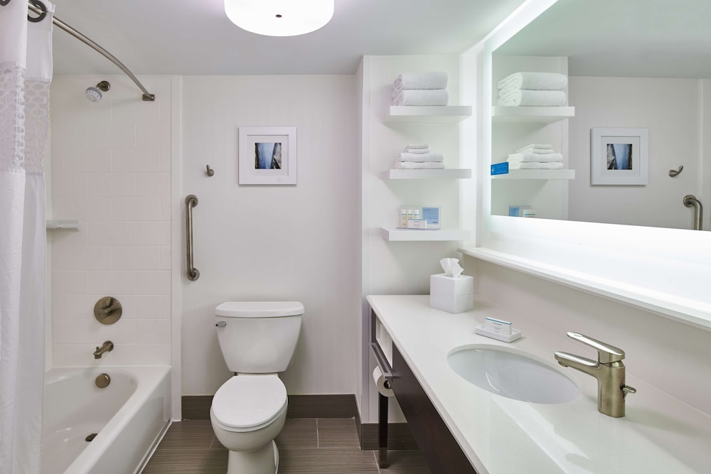 Hampton Inn & Suites Chapel Hill Durham Area - photo 25