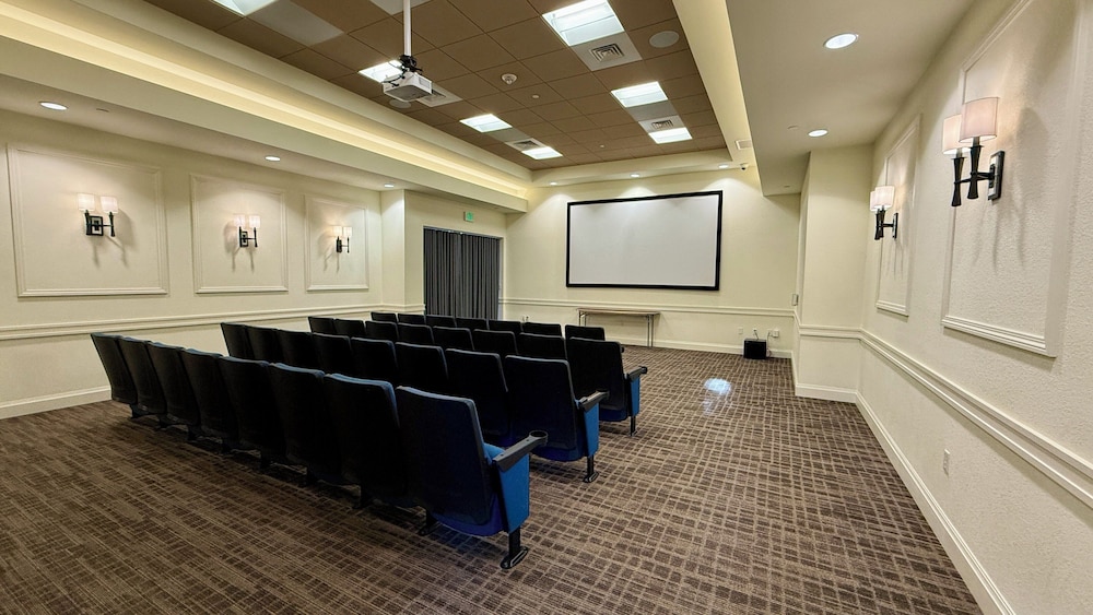Holiday Inn Express Clermont Se West Orlando - photo 63