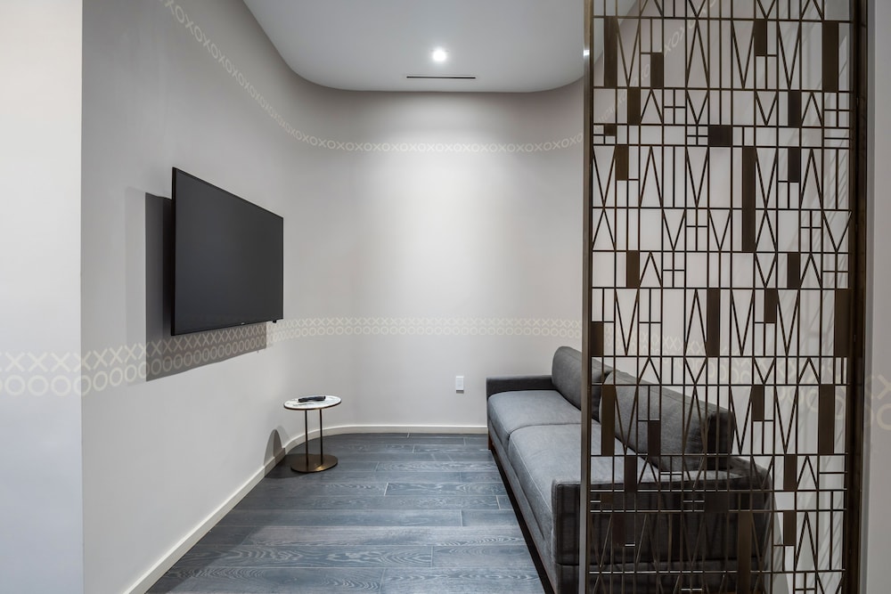 Suites at SLS Lux Brickell managed by CE - photo 7