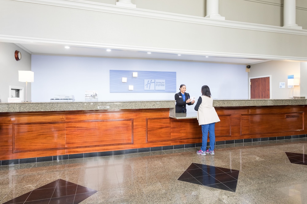 Holiday Inn Express Hotel & Suites Lake Charles by IHG - photo 33