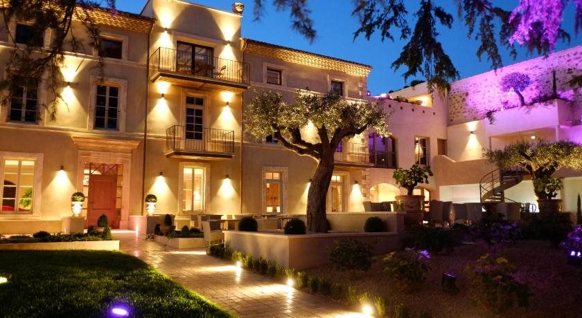 Villa Montesquieu — 4-Star Luxury Hotel in Laudun-L'ardoise, France