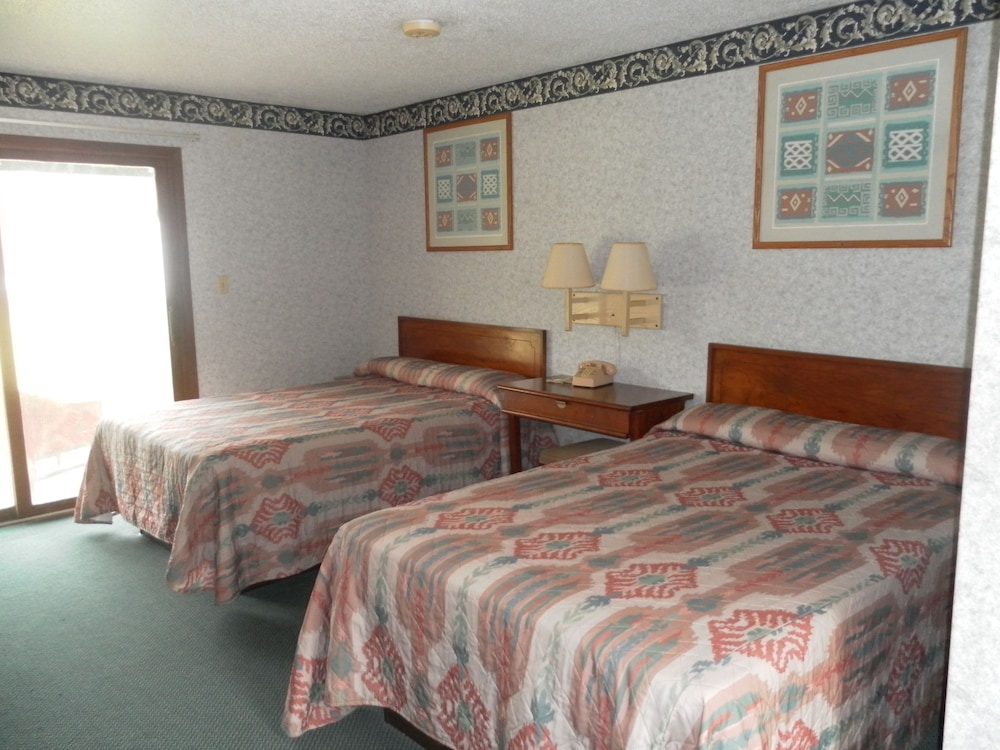 Tidewater Motel - photo 2