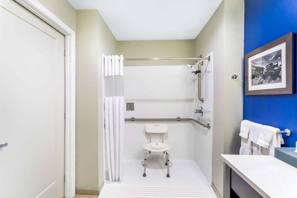 La Quinta Inn & Suites by Wyndham Odessa N. Sienna Tower - photo 14