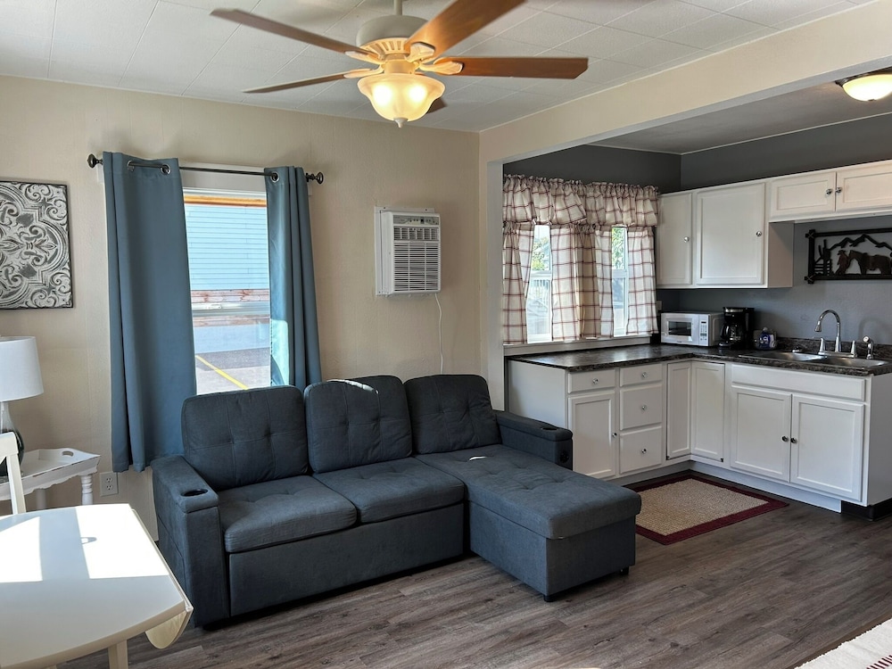 Lamplighter Cabins & Suites - photo 62