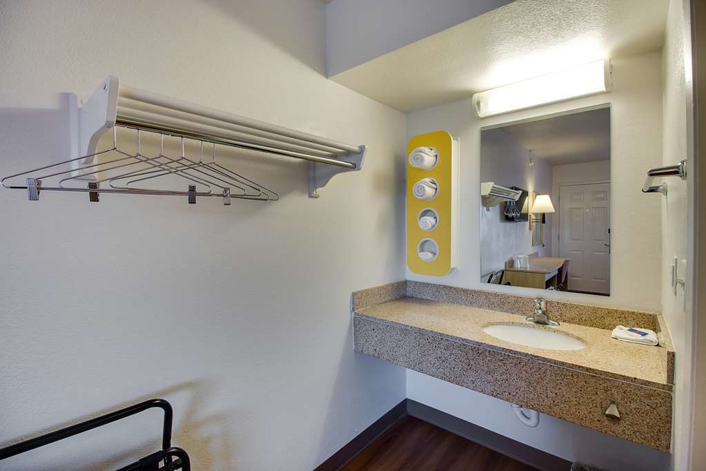 Motel6 Phoenix AZ East - photo 15
