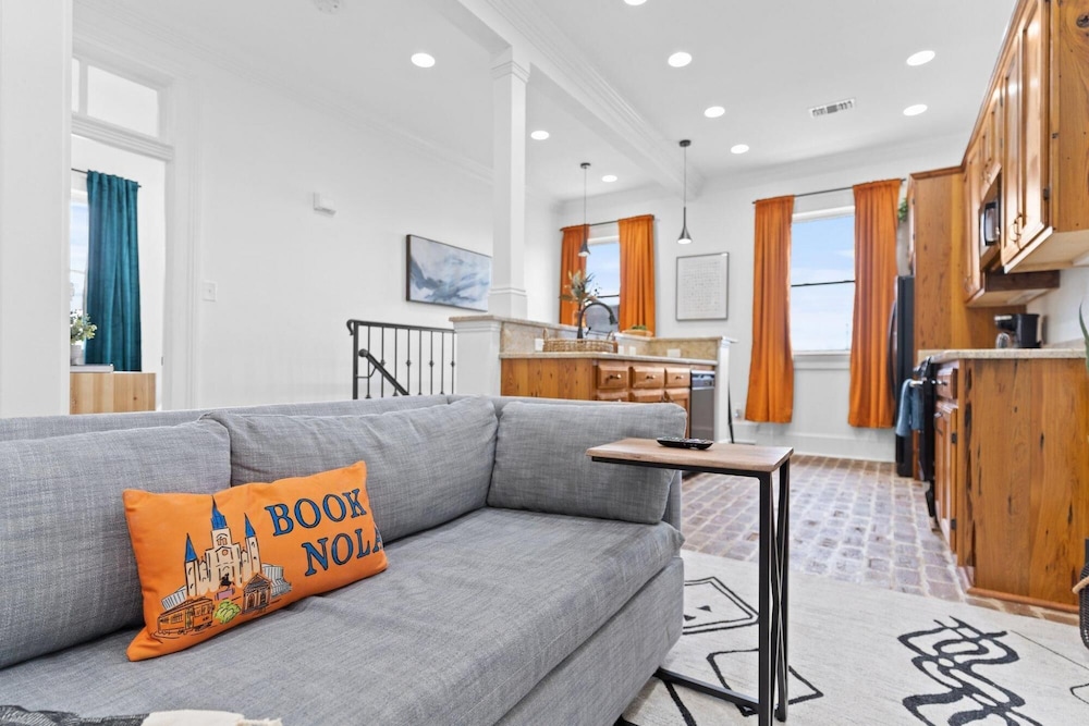 Mid City 2BR w Balcony Near Canal Streetcar - photo 11